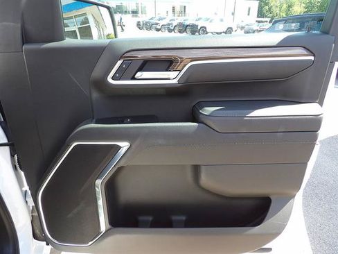Certified 2025 Chevrolet Silverado 1500 LT AWD/4WD image 38