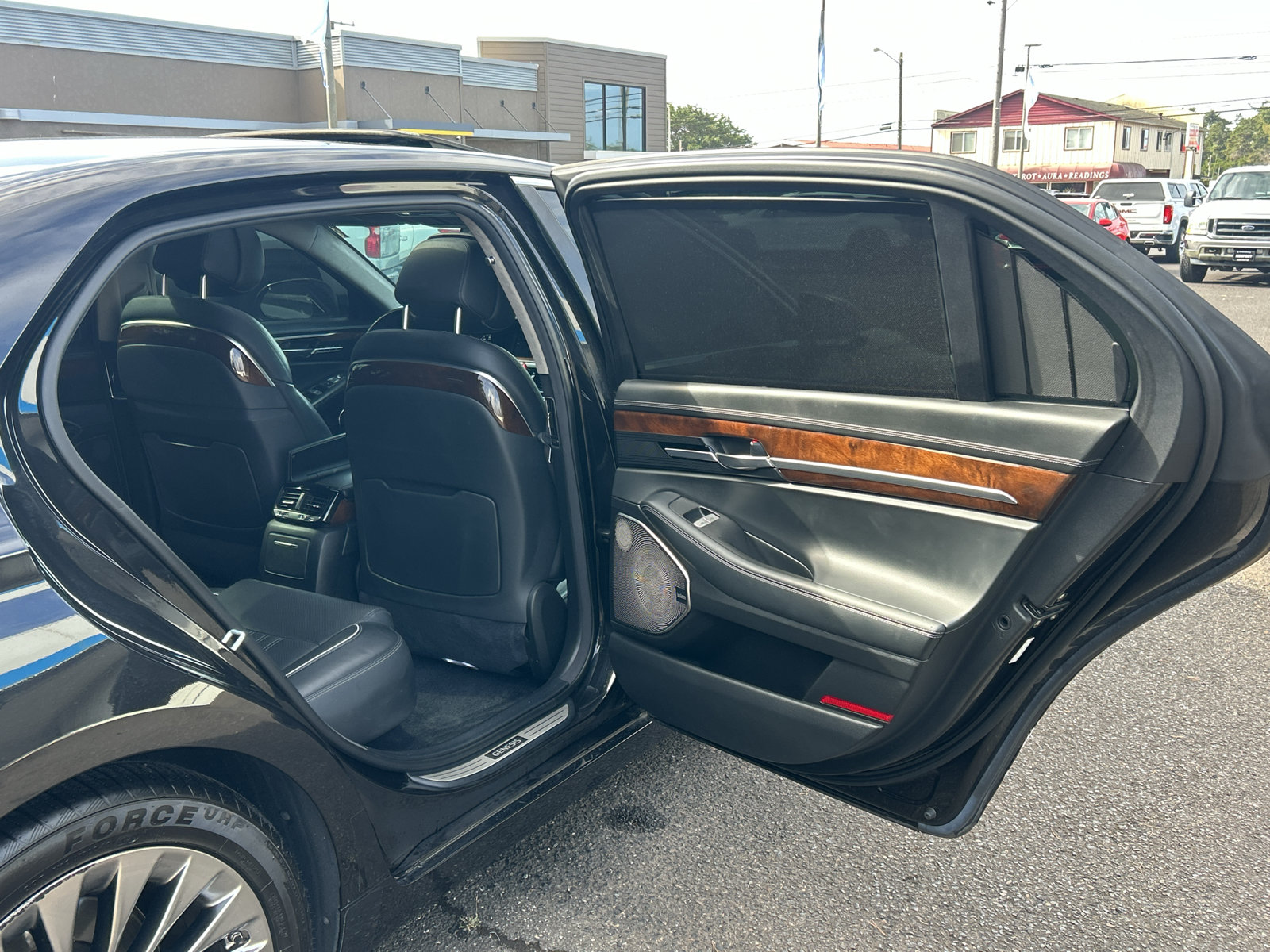 Used 2019 Genesis G90 3.3T Premium RWD image 30