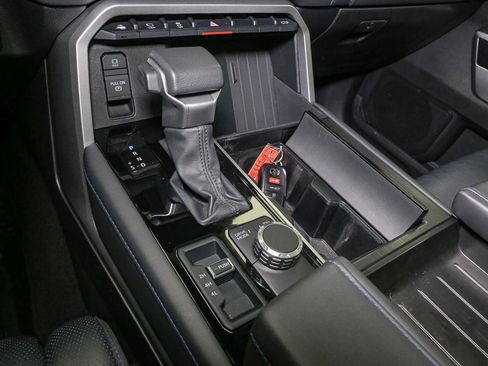 Used 2025 Toyota Tundra Platinum AWD/4WD image 32