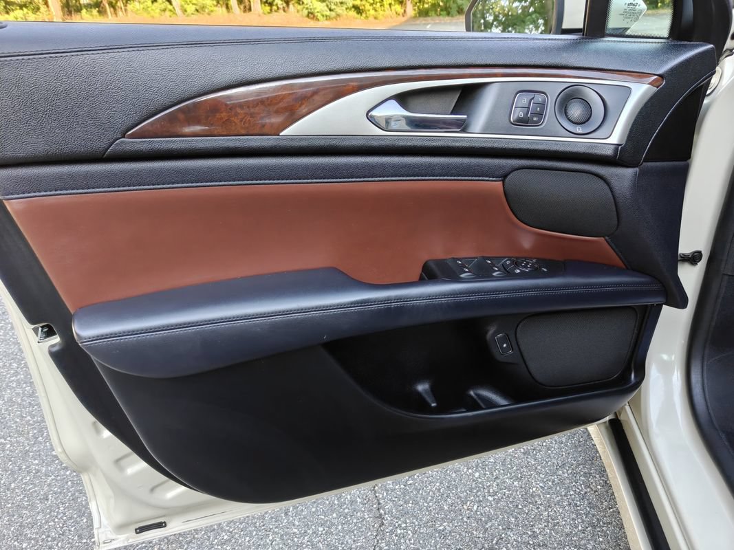 Used 2018 Lincoln MKZ Reserve w/ Technology Package FWD image 17