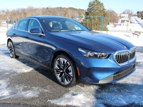 New 2026 BMW 530i xDrive AWD/4WD image 2