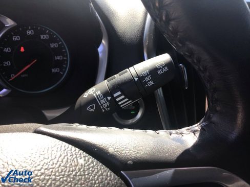 Used 2021 Chevrolet Traverse LT image 38