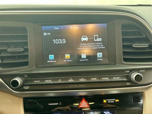 Used 2020 Hyundai Elantra SEL image 14