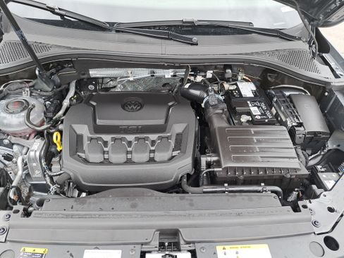 Certified 2024 Volkswagen Tiguan SEL R-Line image 29