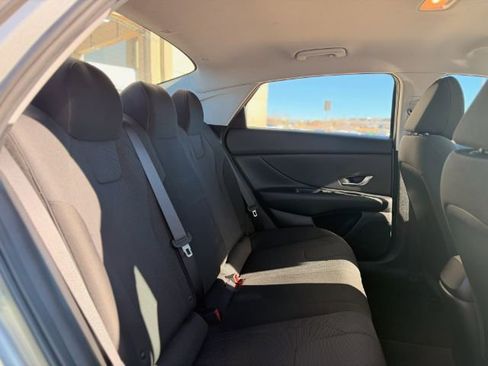 Used 2023 Hyundai Elantra SE w/ Winter Weather Package image 20