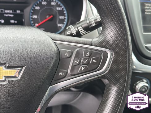 Used 2019 Chevrolet Equinox LS w/ LS Convenience Package FWD image 18