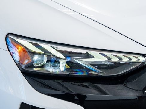 Used 2024 Audi e-tron GT Prestige image 18