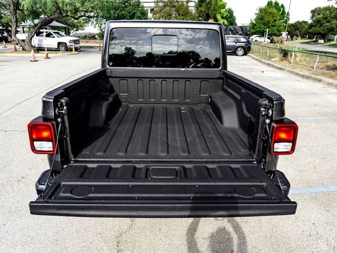 Used 2025 Jeep Gladiator Sport image 30