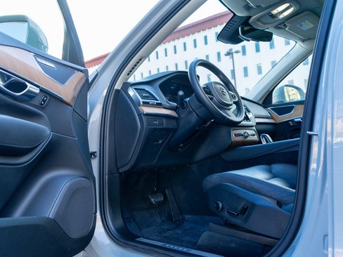 Used 2025 Volvo XC90 B6 Plus image 14