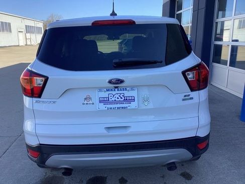 Used 2019 Ford Escape SE image 12