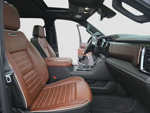 Used 2024 GMC Sierra 3500 Denali Ultimate image 16