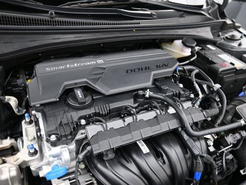 Certified 2025 Hyundai Elantra Sport image 38