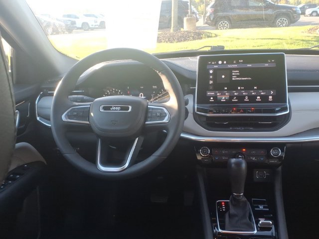 Certified 2023 Jeep Compass Limited AWD/4WD image 10