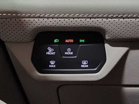 Used 2024 Volkswagen Atlas SE w/ Panoramic Sunroof Package image 41