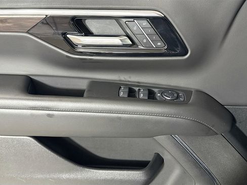 Used 2025 Chevrolet Tahoe LT RWD image 16