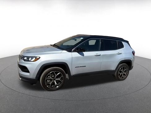 Used 2025 Jeep Compass Limited AWD/4WD image 8