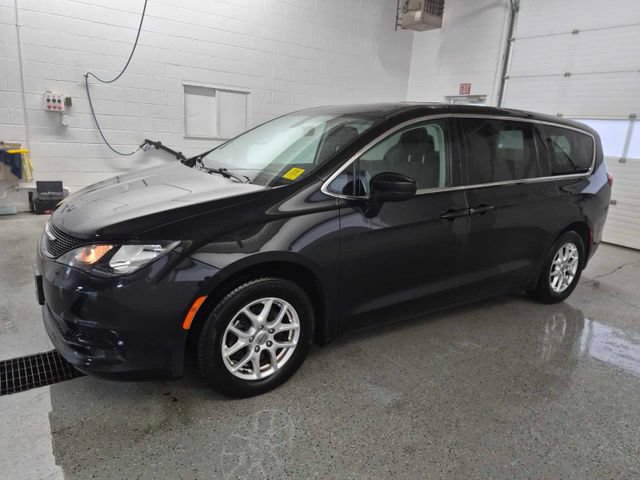 Used 2022 Chrysler Voyager LX FWD image 2