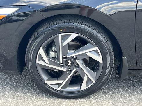 Certified 2025 Hyundai Elantra SEL FWD image 40