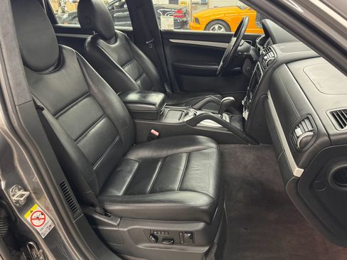 Used 2008 Porsche Cayenne Turbo AWD/4WD image 17