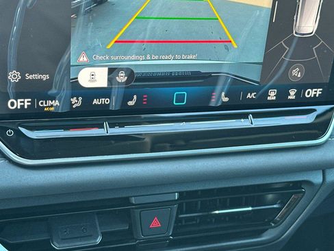 New 2026 Volkswagen Tiguan SE image 19