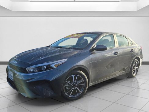 Used 2023 Kia Forte LXS image 9