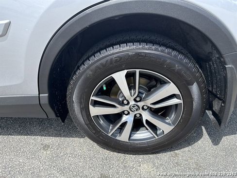 Used 2017 Toyota RAV4 XLE AWD/4WD image 10