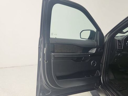 Used 2021 Ford Expedition Max Limited image 19