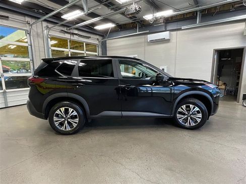 Used 2023 Nissan Rogue SV AWD/4WD image 6