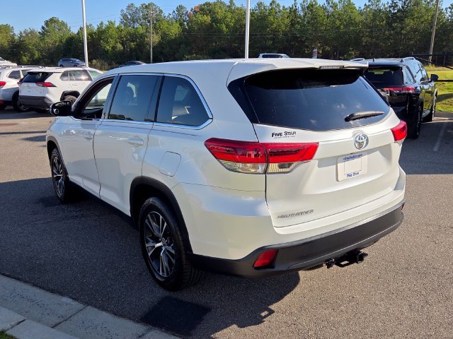 Used 2019 Toyota Highlander LE FWD image 12