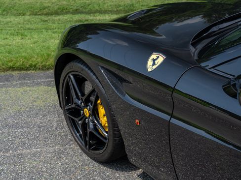 Used 2018 Ferrari California T RWD image 12