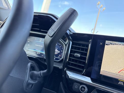 Used 2024 Chevrolet Silverado 1500 LT image 23