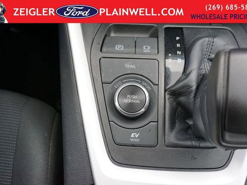 Used 2021 Toyota RAV4 LE image 20