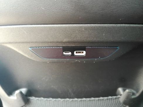 Used 2025 Chrysler Pacifica Select FWD image 30