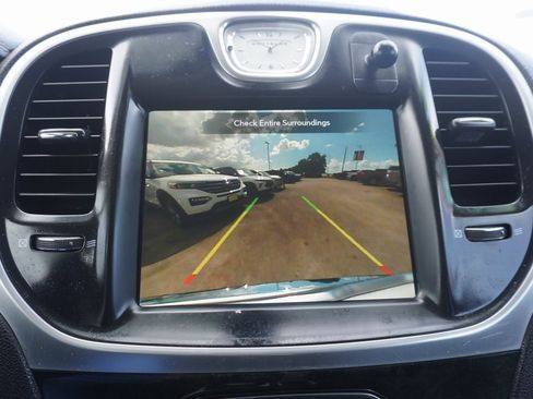 Used 2020 Chrysler 300 Limited image 14