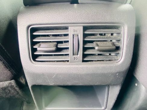Used 2024 Nissan Rogue S FWD image 17