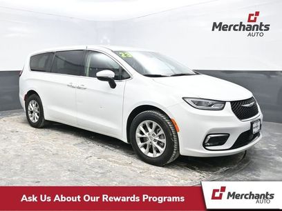 Used 2023 Chrysler Pacifica Touring-L