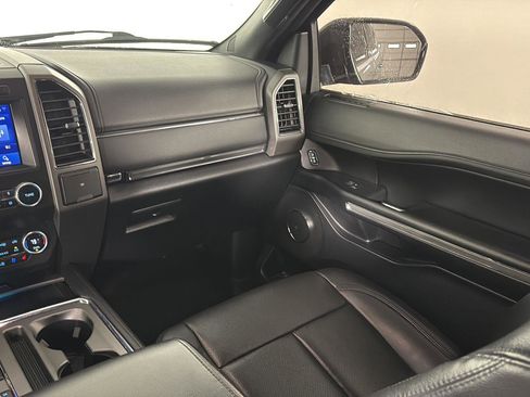 Used 2021 Ford Expedition XLT image 19