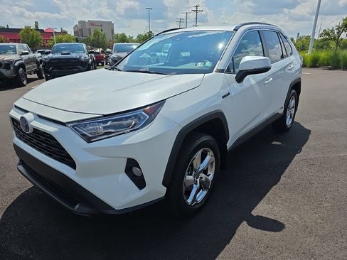 Certified 2021 Toyota RAV4 XLE Premium AWD/4WD image 4