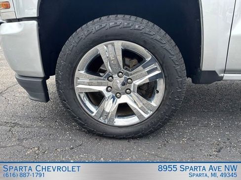 Used 2017 Chevrolet Silverado 1500 Custom w/ Custom Convenience Package AWD/4WD image 9