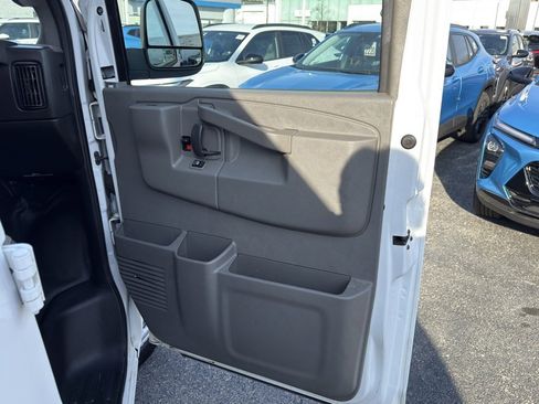 Used 2021 Chevrolet Express 2500 Work Van image 9