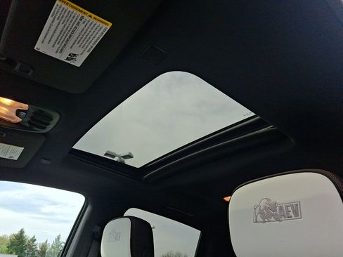 Used 2024 GMC Canyon AT4X w/ AT4X AEV Edition image 14