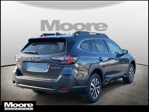 Used 2025 Subaru Outback Premium image 2