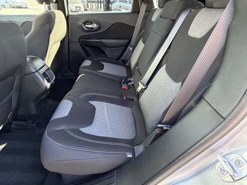Used 2014 Jeep Cherokee Latitude AWD/4WD image 21