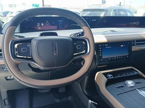 Used 2025 Lincoln Navigator Black Label AWD/4WD image 28