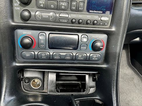 Used 2002 Chevrolet Corvette Convertible w/ Preferred Equipment Group2 image 24