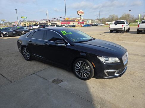 Used 2019 Lincoln MKZ Premiere image 4