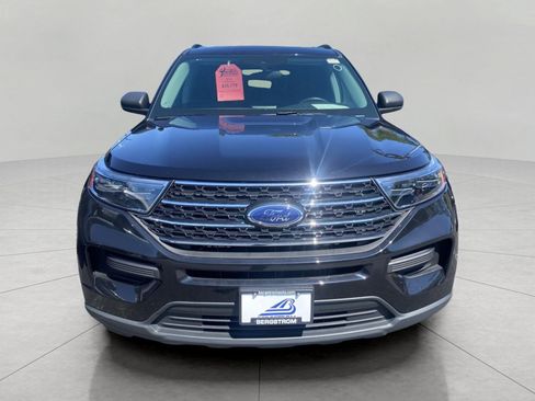 Used 2024 Ford Explorer XLT AWD/4WD image 3