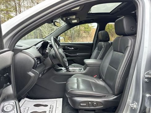 Used 2023 Chevrolet Traverse RS image 13