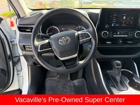 Used 2023 Toyota Highlander L FWD image 13