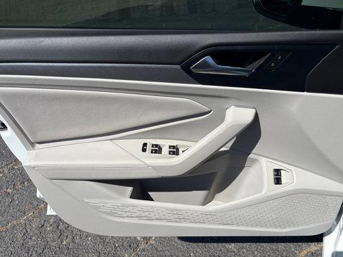 Certified 2024 Volkswagen Jetta SE image 23